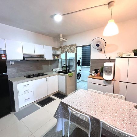 Naura Homestay Selangor Kuala Lumpur Batu Caves Exterior photo