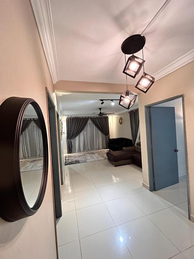 Naura Homestay Selangor Kuala Lumpur Batu Caves Exterior photo