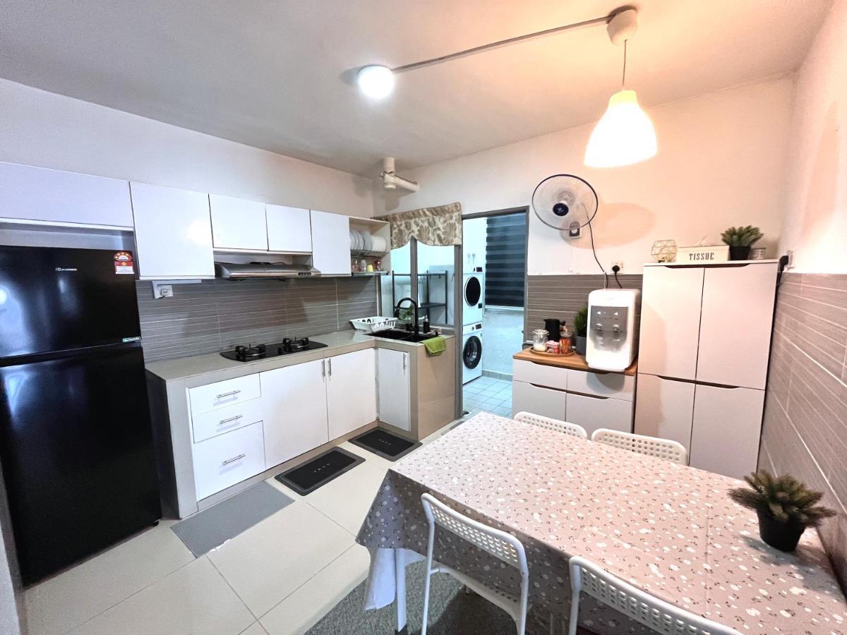 Naura Homestay Selangor Kuala Lumpur Batu Caves Exterior photo