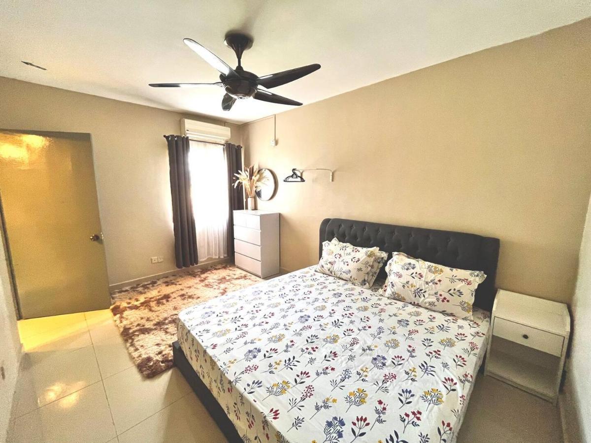 Naura Homestay Selangor Kuala Lumpur Batu Caves Exterior photo