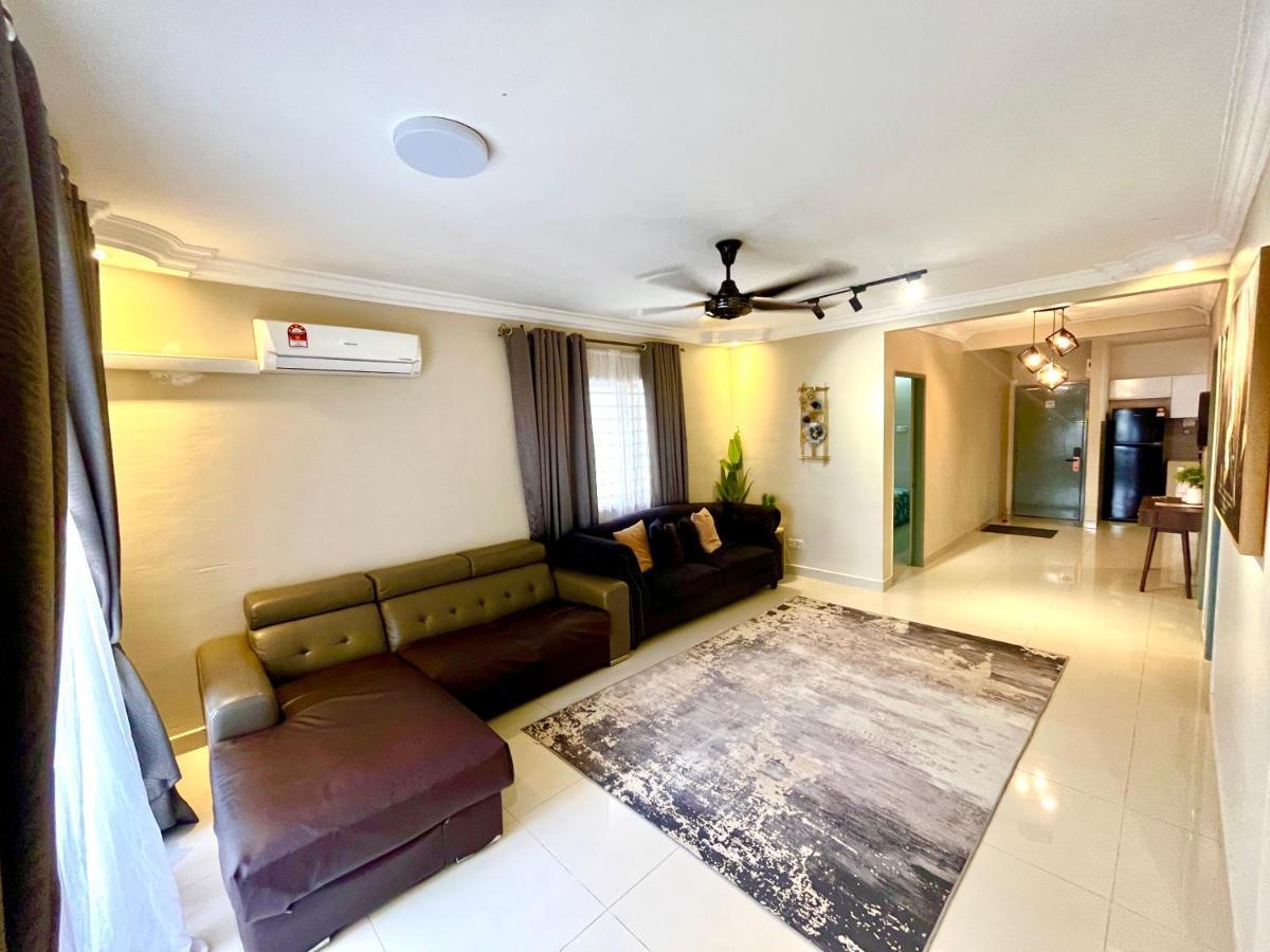 Naura Homestay Selangor Kuala Lumpur Batu Caves Exterior photo