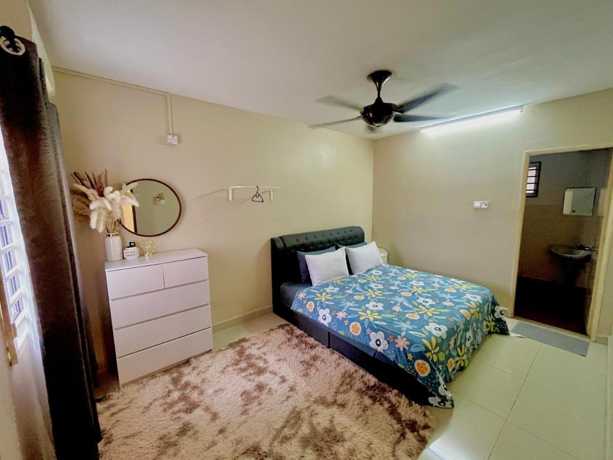 Naura Homestay Selangor Kuala Lumpur Batu Caves Exterior photo